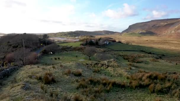 Vue aérienne de Glencolumbkille dans le comté de Donegal, République d'Irleand — Video