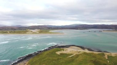 Cashelgolan plajının havadan görünüşü, Castlegoland, County Donegal - İrlanda