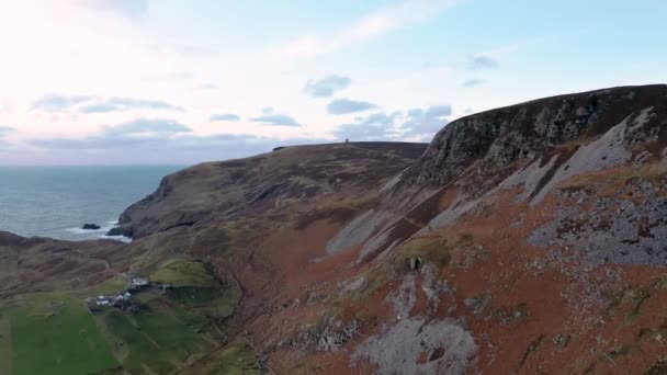 Irleand Cumhuriyeti Donegal Ilçesindeki Glencolumbkille Glen Head Doğru Uçuyor — Stok video