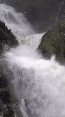 Ardara 'dan Assaranca Waterfall, Donegal - İrlanda.
