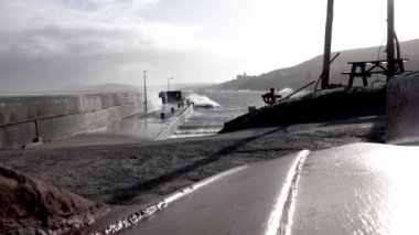 Fırtına Franklin 'den sonra Portnoo Limanı' ndaki dalgalar İrlanda Cumhuriyeti 'nin Donegal ilçesine çarptı.