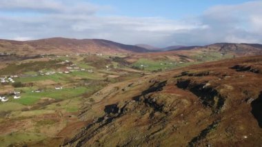 Irleand Cumhuriyeti Donegal İlçesinde Glencolumbkille 'in hava manzarası