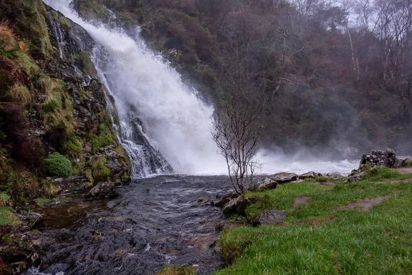 Cascada Assaranca de Ardara en el Condado de Donegal - Irlanda —  Fotos de Stock