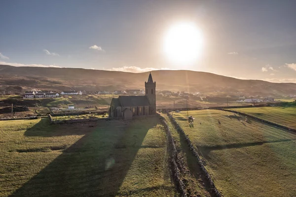 グレンコルムキルのアイルランド教会の空中ビュー-アイルランド共和国 — ストック写真