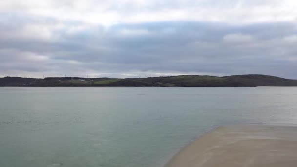 Vliegen van Dooey naar Castlegoland, door Portnoo in County Donegal - Ierland — Stockvideo