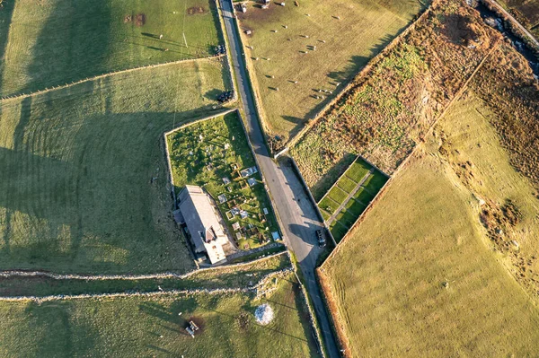 Flygfoto över Irlands kyrka i Glencolumbkille - Republiken Irland — Stockfoto