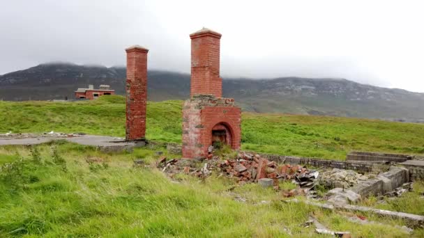 Τα ερείπια του φρουρίου Lenan Head στη βόρεια ακτή της κομητείας Donegal, Ιρλανδία — Αρχείο Βίντεο
