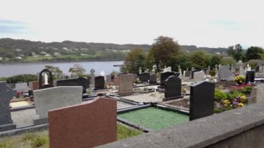 Killybegs, Donegal - İrlanda 'da Atlantik manzaralı bir mezarlık