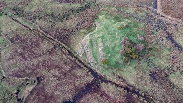 Vue aérienne de Beefan Townloand à Glencolumbkille dans le comté de Donegal, République d'Irleand — Video
