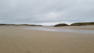 İrlanda Donegal 'de Kötü Eddie adında bir gemi enkazı.