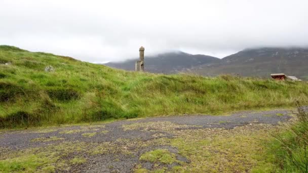 Ruinerna av Lenan Head fort på norra kusten av grevskapet Donegal, Irland — Stockvideo