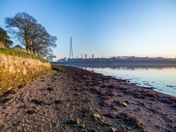 Prachtige avond aan de oever van de Foyle bij Culmore Point, Derry, Londonderry - Noord-Ierland — Stockfoto