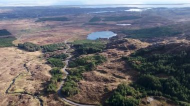 Killybegs, County Donegal - İrlanda 'dan Lough Aroshin' in hava görüntüsü