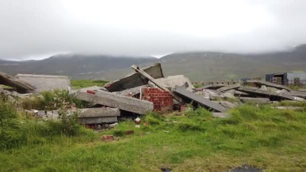 As ruínas de Lenan Head fort na costa norte do Condado de Donegal, Irlanda — Vídeo de Stock