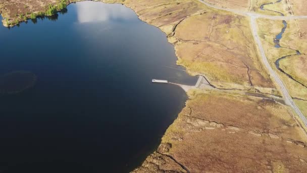 Veduta aerea del Lough Aroshin di Killybegs, Contea di Donegal - Irlanda — Video Stock