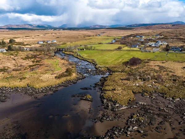 Donegal-Ireland县Ardara对Owenea河口的空中观察 — 图库照片