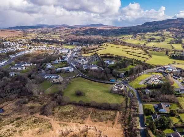 Luchtfoto van Ardara in county Donegal - Ierland — Stockfoto