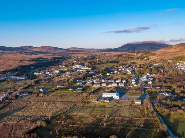 Vista aérea de Glenties em County Donegal, Irlanda — Fotografia de Stock