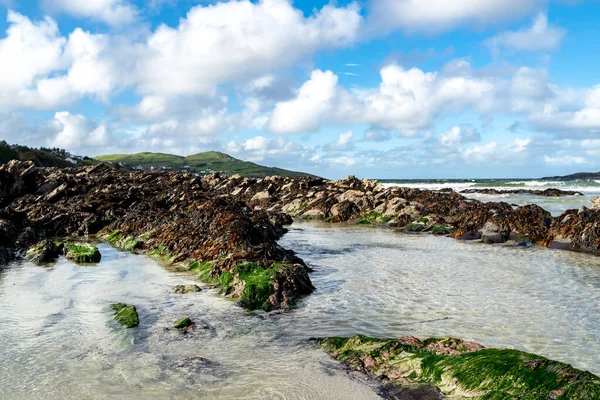 Hermosas piscinas de rocas en la playa de Narin por Portnoo, Condado de Donegal, Irlanda. —  Fotos de Stock