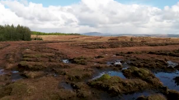 Légi felvétel a Lough Adeery by Killybegs, Fresh Water Reservoir, County Donegal - Írország. — Stock videók