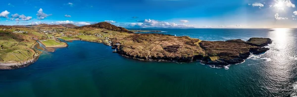 Uitzicht vanuit de lucht op de prachtige kust bij Kilcar in county Donegal - Ierland — Stockfoto