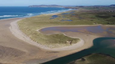 Donegal İlçesindeki Ballyness Körfezi 'nin havadan görünüşü - İrlanda