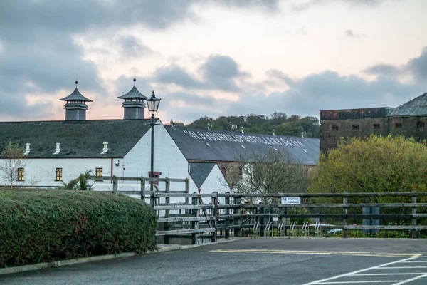 Bushmills, Noord-Ierland - 24 november 2021: De distilleerderij van Bushmills produceert maar is gesloten tijdens de Covid 19 pandemie — Stockfoto