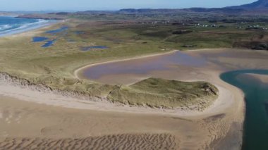 Donegal İlçesindeki Ballyness Körfezi 'nin havadan görünüşü - İrlanda