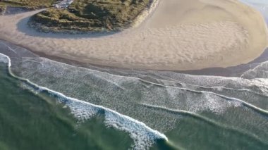 Donegal Bölgesi 'ndeki Dunfanaghy' nin havadan görünüşü - İrlanda