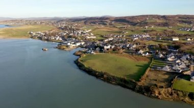 Donegal Bölgesi 'ndeki Dunfanaghy' nin havadan görünüşü - İrlanda