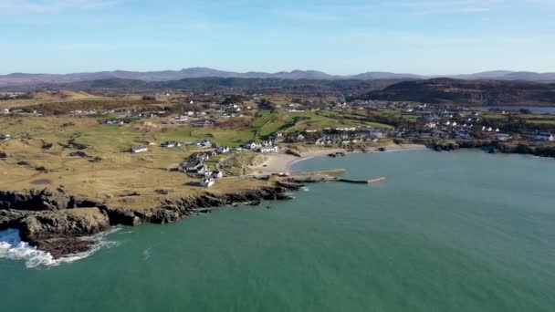 Donegal Bölgesi 'ndeki Dunfanaghy' nin havadan görünüşü - İrlanda — Stok video