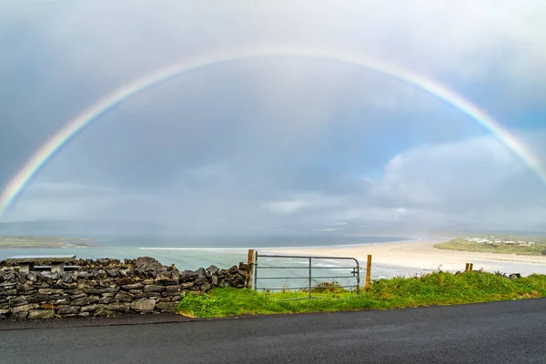 Amazing rainbow above Narin Strand by Portnoo in County Donegal Ireland — Stock Photo, Image