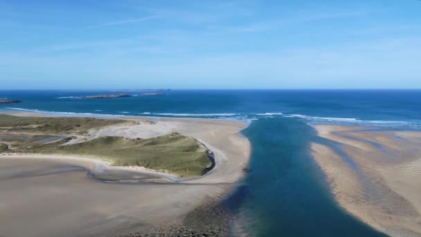 Вид з повітря на затоку Белінесс у графстві Донегал (Ірландія). — стокове відео