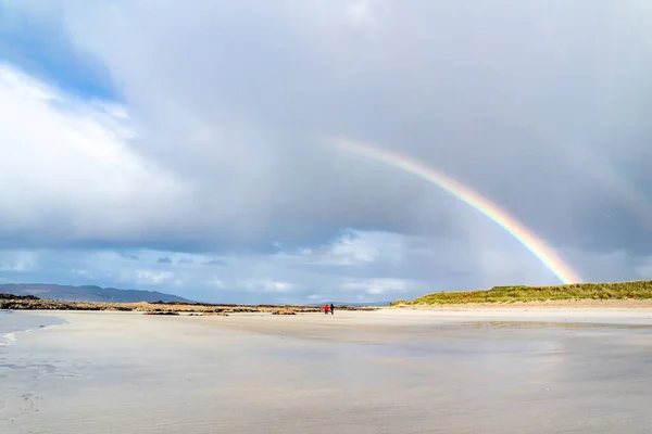 Amazing rainbow above Carrickfad by Portnoo at Narin Strand in County Donegal Ireland — Stock Photo, Image