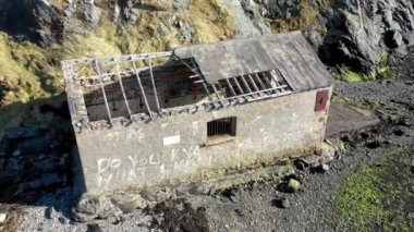 Ballyness Körfezi, County Donegal, İrlanda - 20 Mart 2022: Kayıkhane yıkılıyor