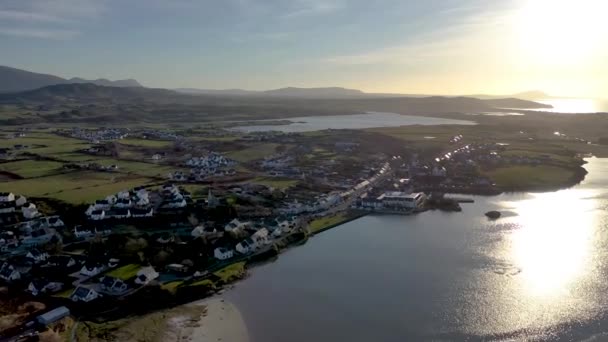 Letecký pohled na Dunfanaghy v hrabství Donegal - Irsko — Stock video