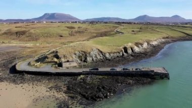 Donegal İlçesindeki Ballyness İskelesi 'nin havadan görünüşü - İrlanda