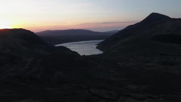 Luchtfoto van Lough Altan in County Donegal, Ierland — Stockvideo