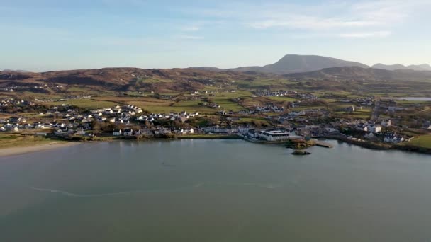 Widok z lotu ptaka na Dunfanaghy w hrabstwie Donegal - Irlandia — Wideo stockowe