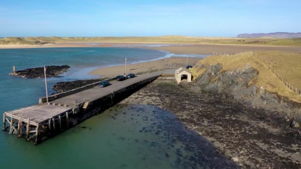 Luchtfoto van Ballyness Pier in county Donegal - Ierland — Stockvideo