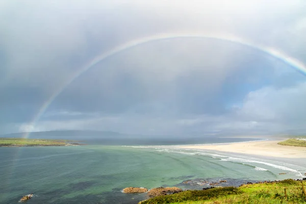Amazing rainbow above Narin Strand by Portnoo in County Donegal Ireland — Stock Photo, Image
