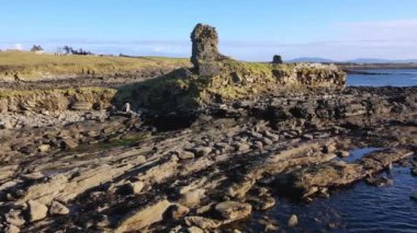 McSwynes Şatosu Donegal, İrlanda 'daki St Johns Point' te yer almaktadır..