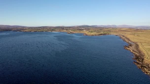 McSwynes Şatosu Donegal, İrlanda 'daki St Johns Point' te yer almaktadır.. — Stok video