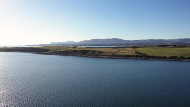 Ballyederland 'daki muhteşem kayalık sahil manzarası County Donegal' deki St Johns Point - İrlanda. — Stok video