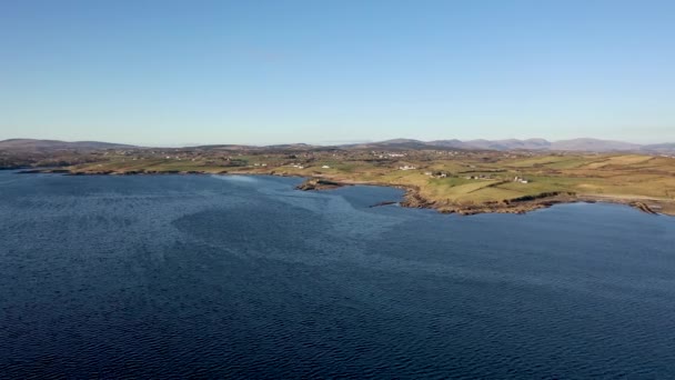 McSwynes Şatosu Donegal, İrlanda 'daki St Johns Point' te yer almaktadır.. — Stok video