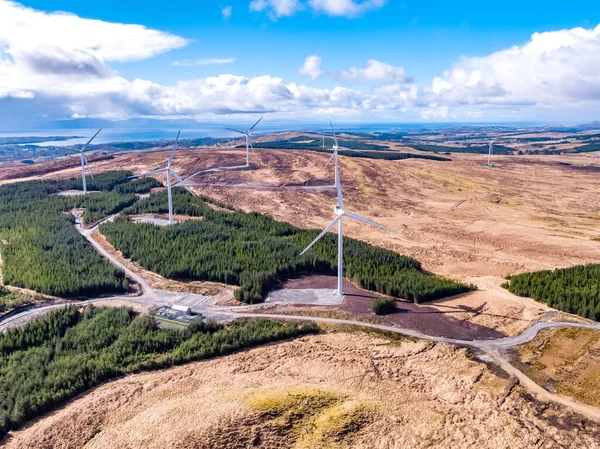 Vista aérea del parque eólico Cloghervaddy entre Frosses y Glenties en el Condado de Donegal — Foto de Stock