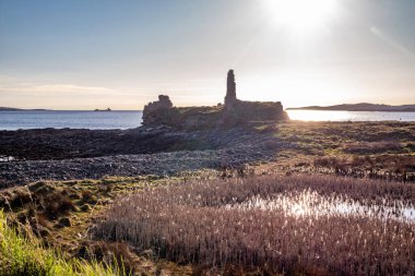 McSwynes Şatosu Donegal, İrlanda 'daki St Johns Point' te yer almaktadır..