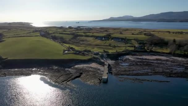 Dunkineely, County Donegal, İrlanda 'nın Ballyederland kentindeki inanılmaz kayalık sahil manzarası. — Stok video