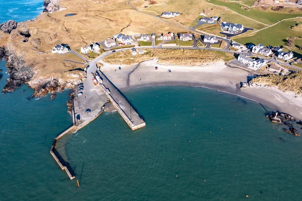 Flygfoto över Portnablagh Pier, grevskapet Donegal, Irland — Stockfoto