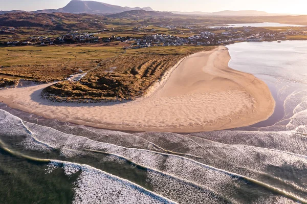 Aerial of the Beautiful Blue Flag Beach, Killahoey Strand near Dunfanaghy, Donegal, Ireland — ストック写真
